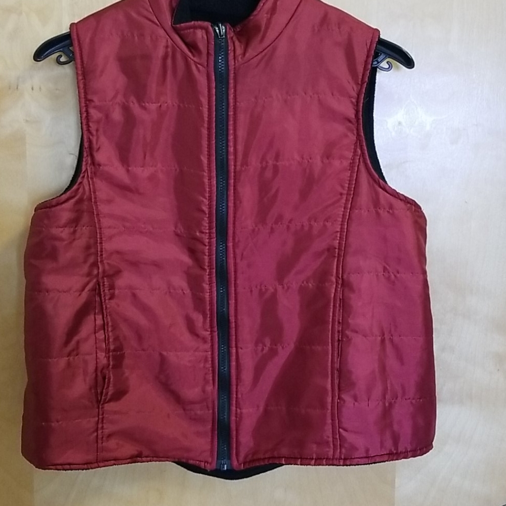 Women's L Reversible Red Quilted Black Fleece Vest